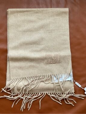 New MaxMara Beige cashmere Fringed Logo Scarf